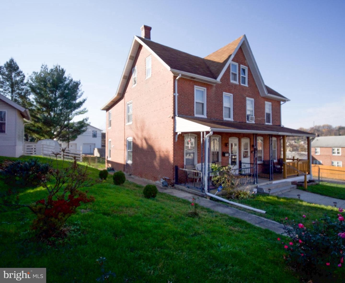 112 Chester Avenue photo 1