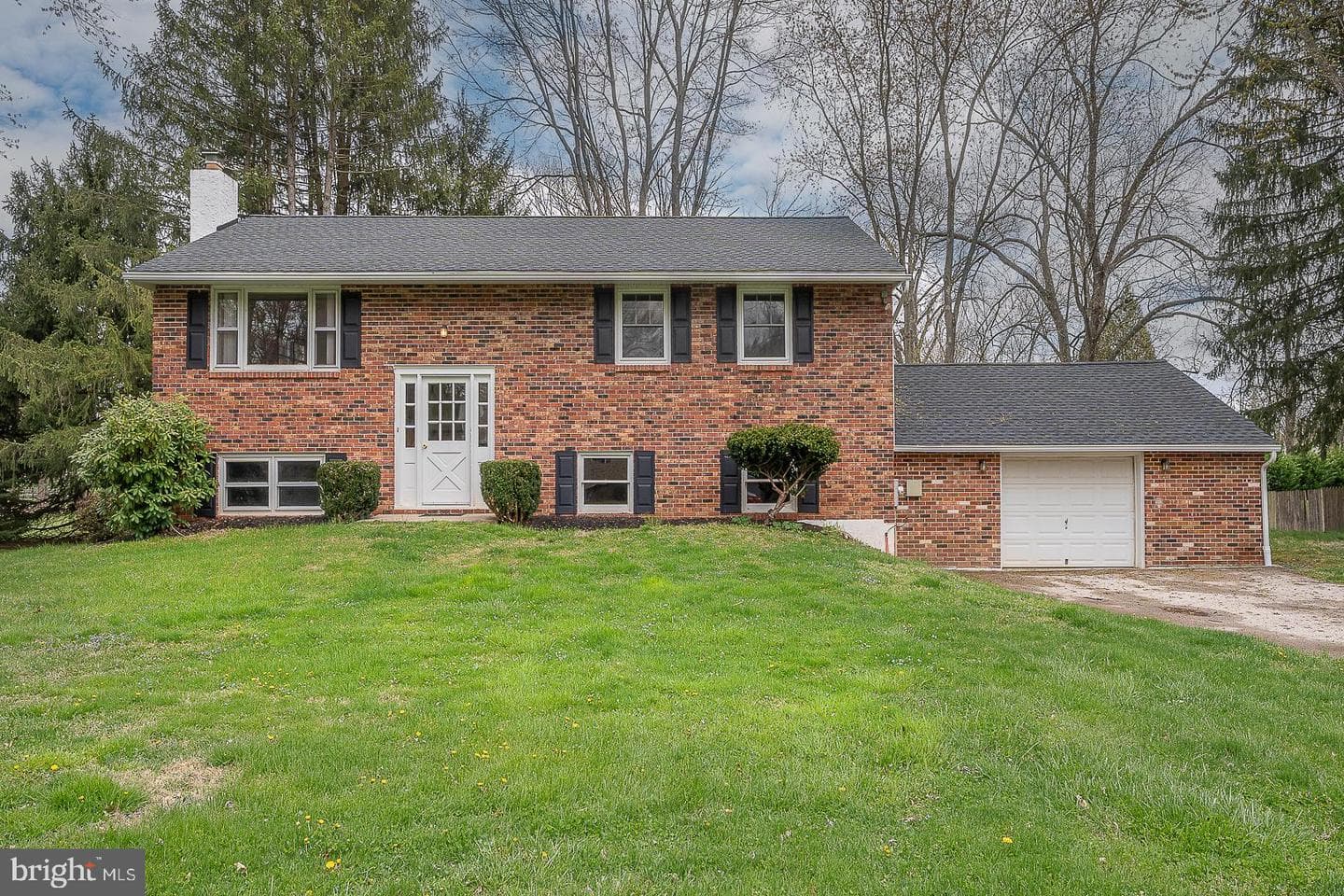 51 Richard Lee Lane photo 1