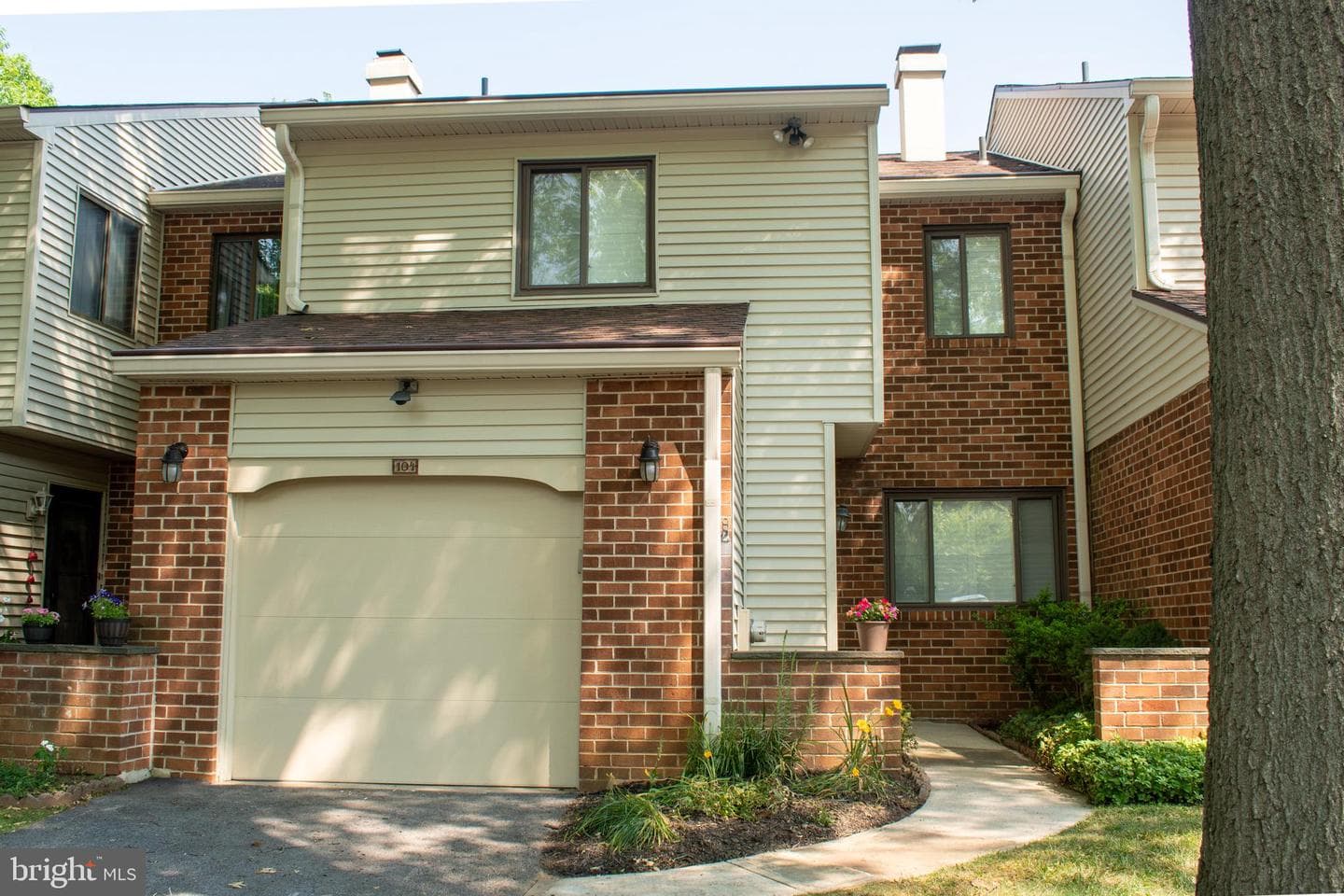 104 Camsten Court photo 1