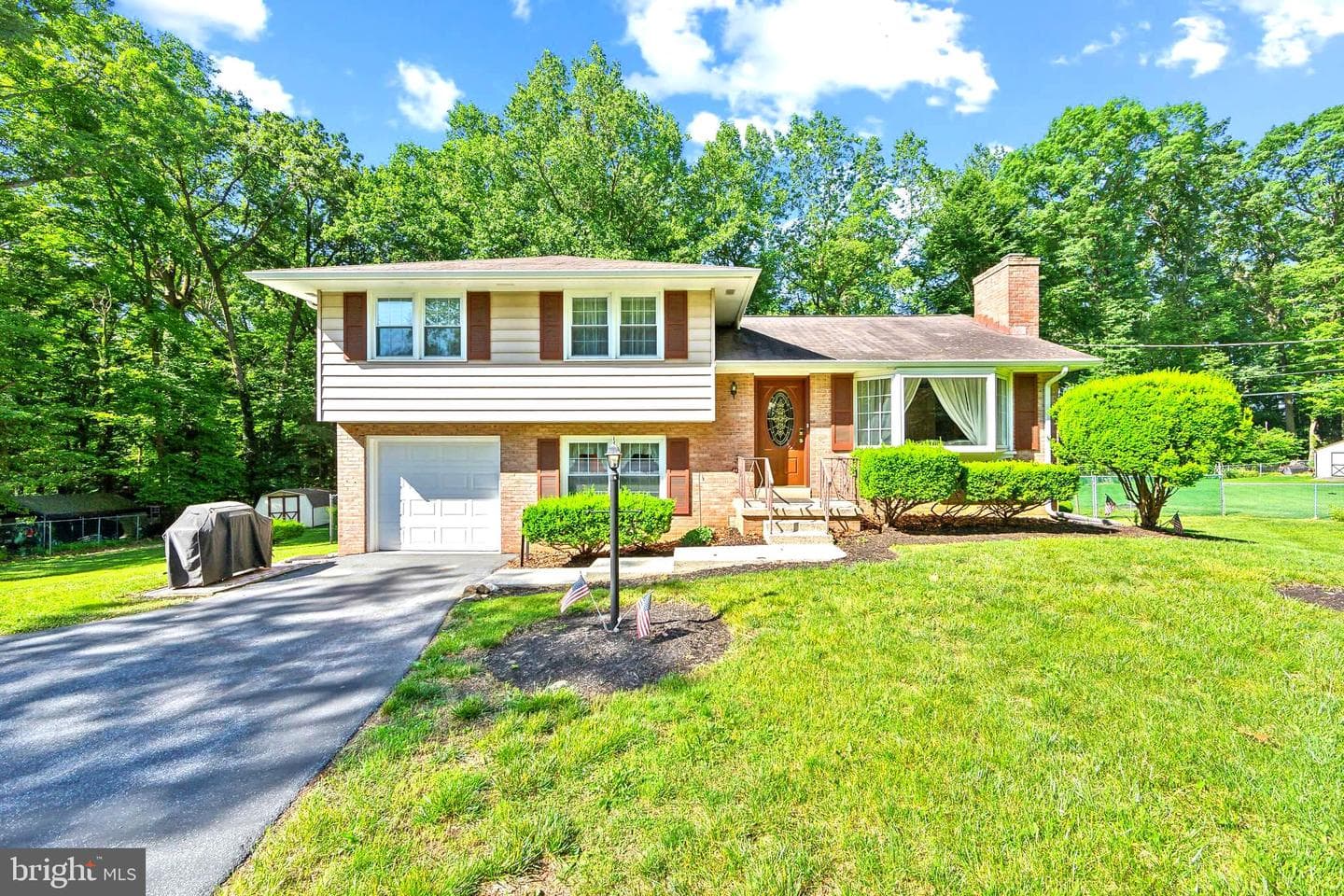 1038 W Kings Highway photo 1