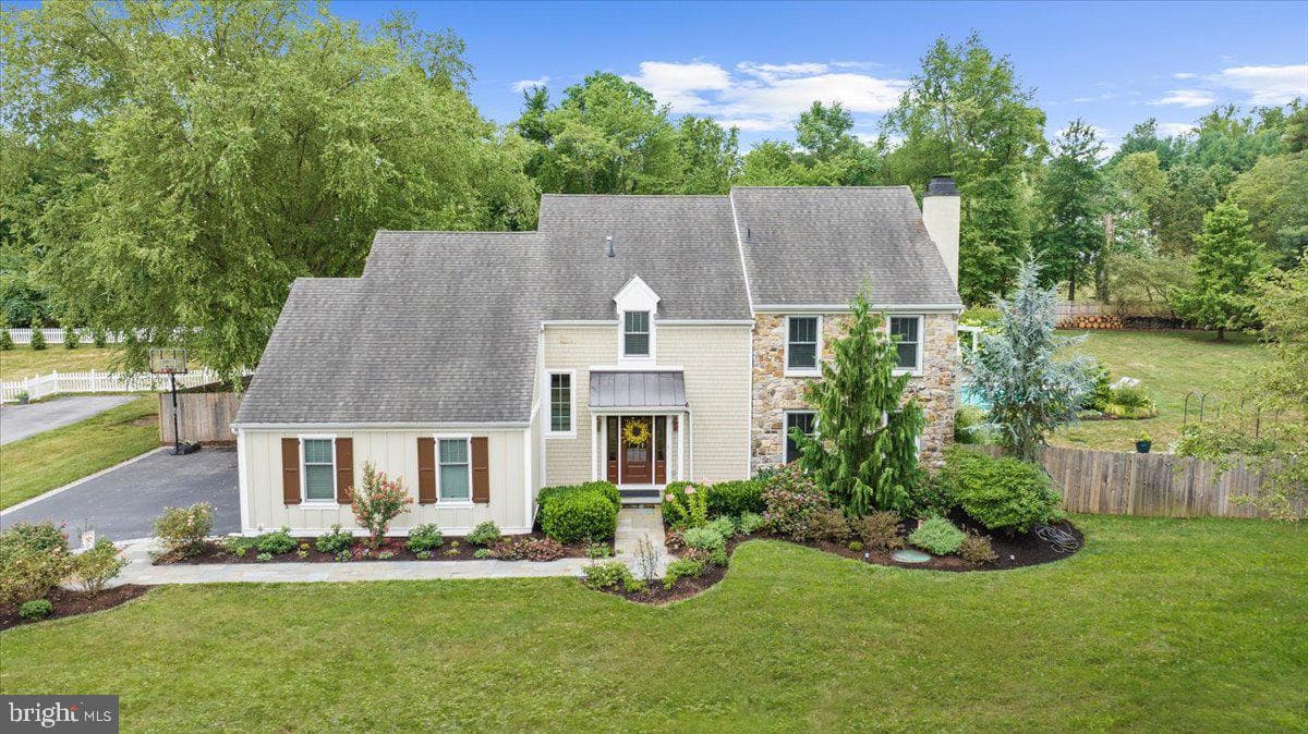 1485 Tullamore Lane photo 1
