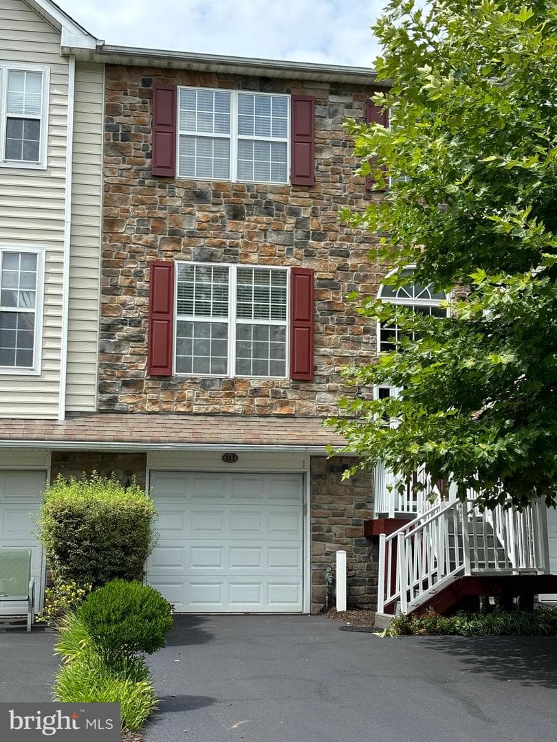 113 Regents Court photo 1