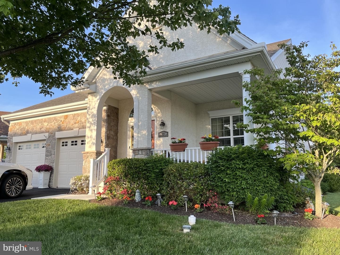 204 Hendrickson Lane photo 1