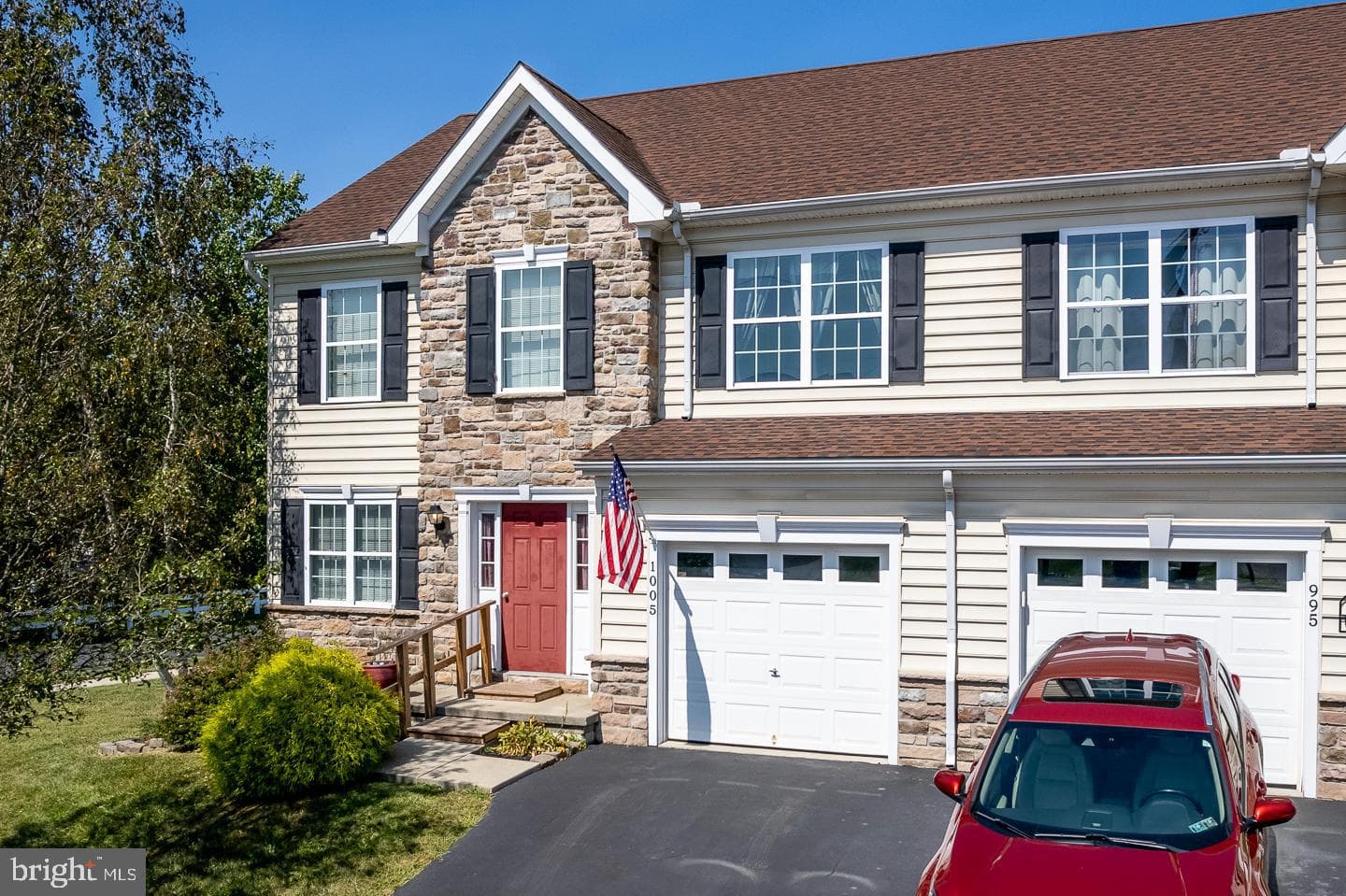 1005 Maple Street photo 1
