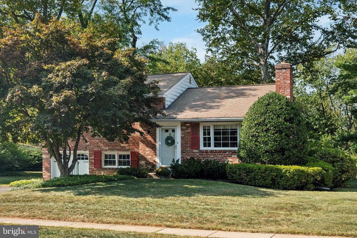 319 Landsende Road photo 1