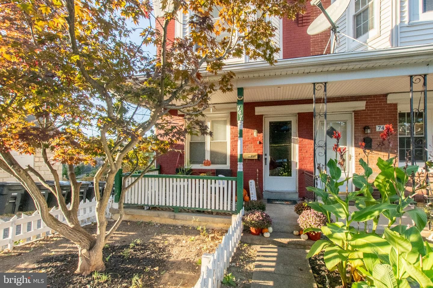 747 Oak Street photo 1