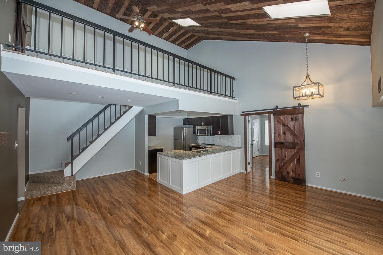 523 Washington Place #23 photo 1
