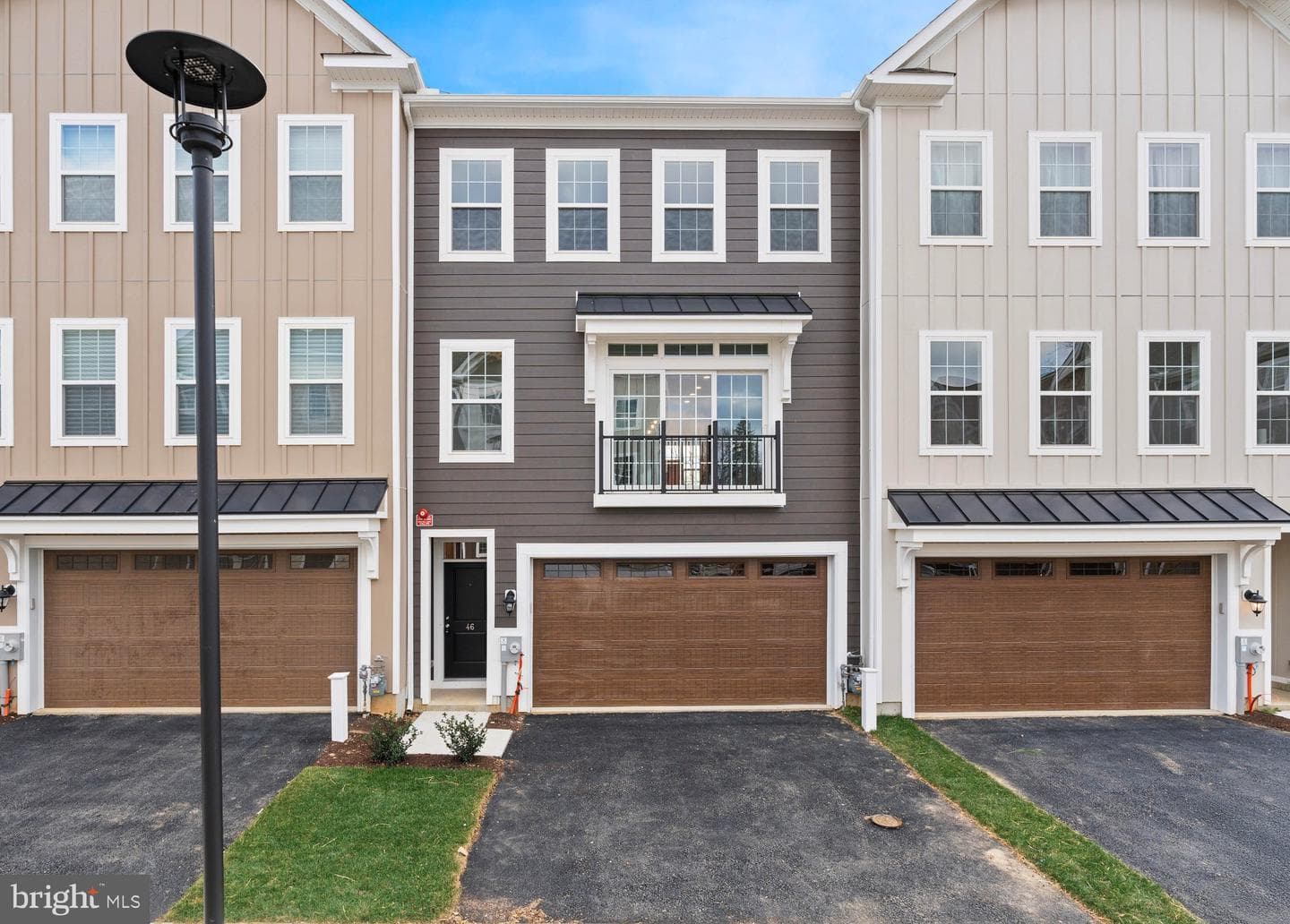 46 Pointe Place photo 1