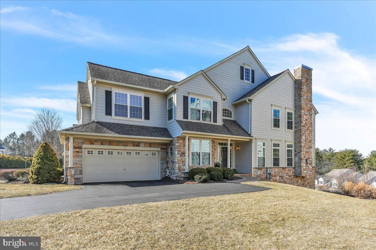 216 Greenbriar Drive photo 1