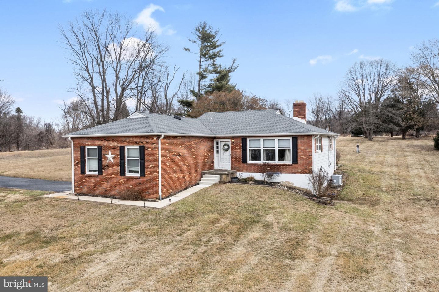 237 Schoolhouse Road photo 1