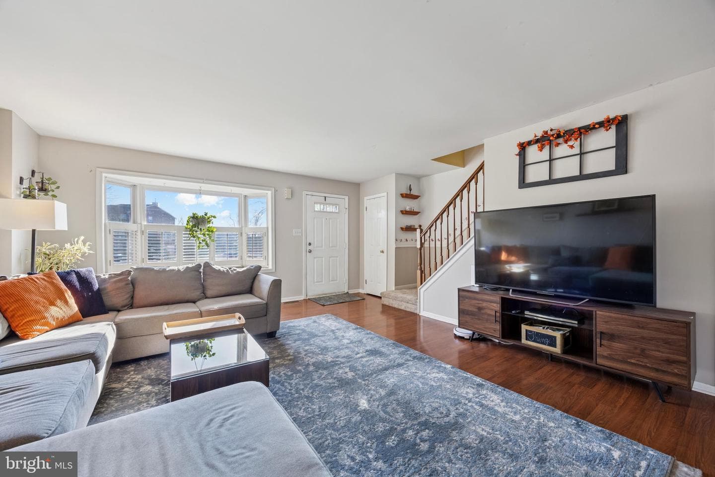 166 Longford Road photo 1