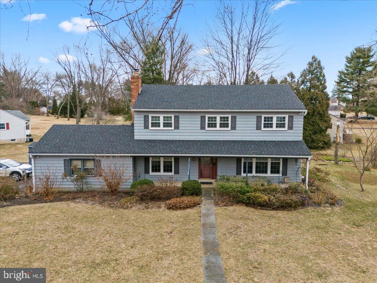 711 Sycamore Drive photo 1