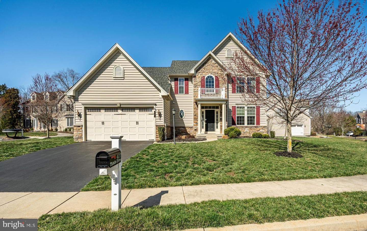 407 Thistle Drive photo 1