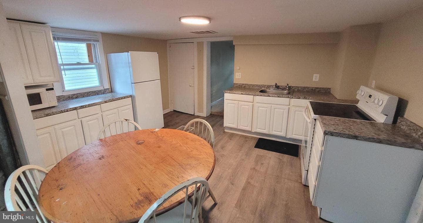 37 Spring Lane photo 1