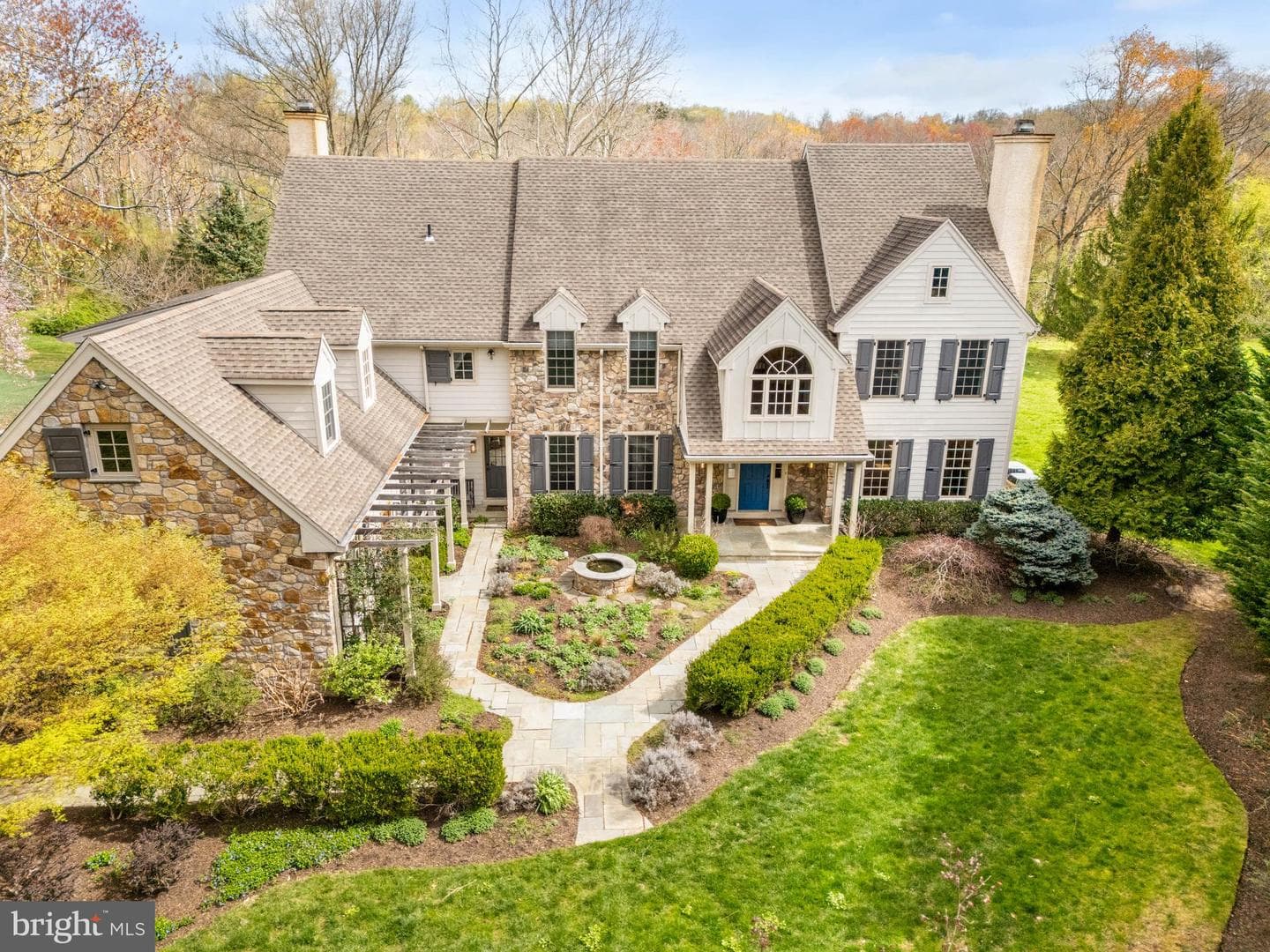 607 Newtown Road photo 1