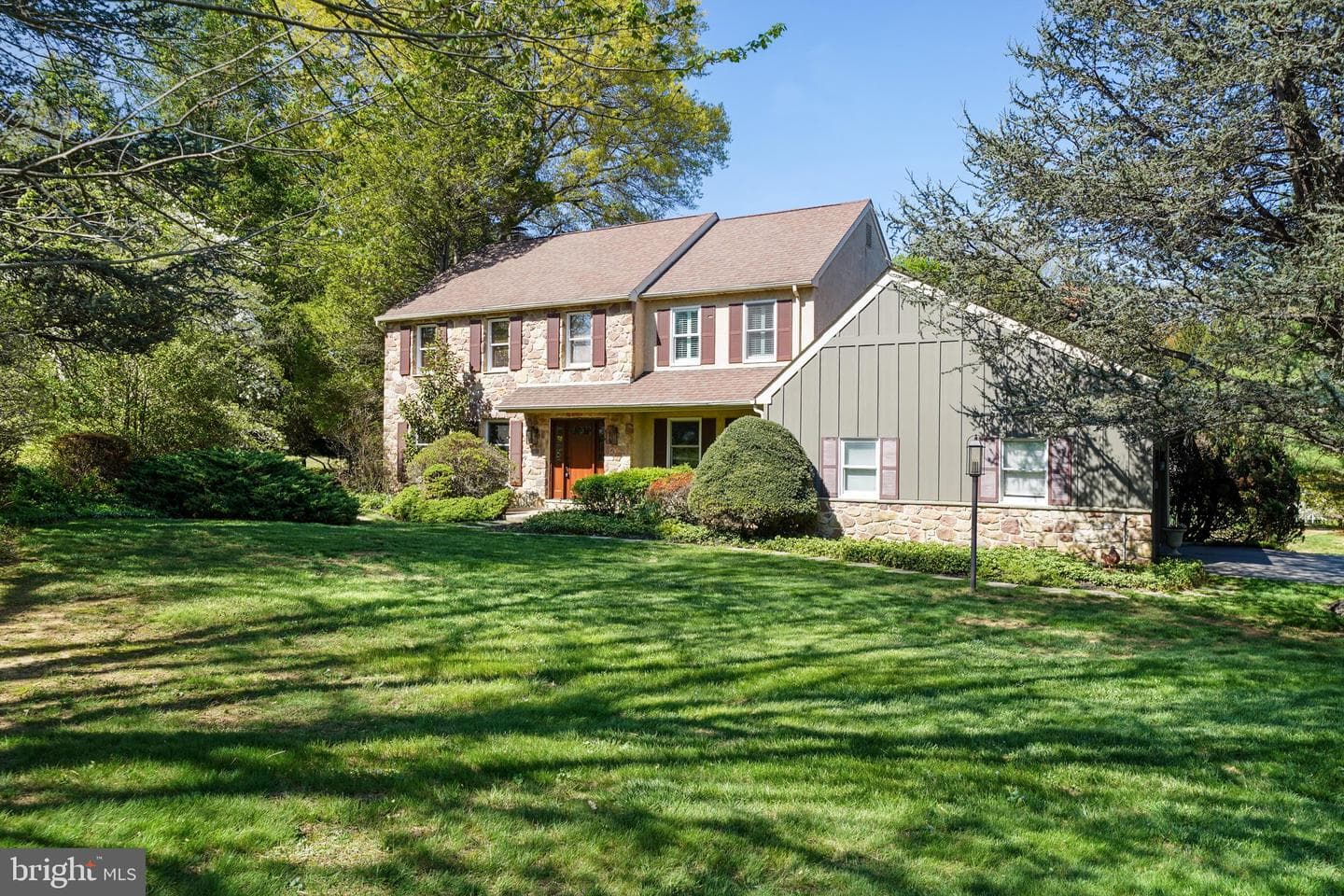 323 Maple Drive photo 1