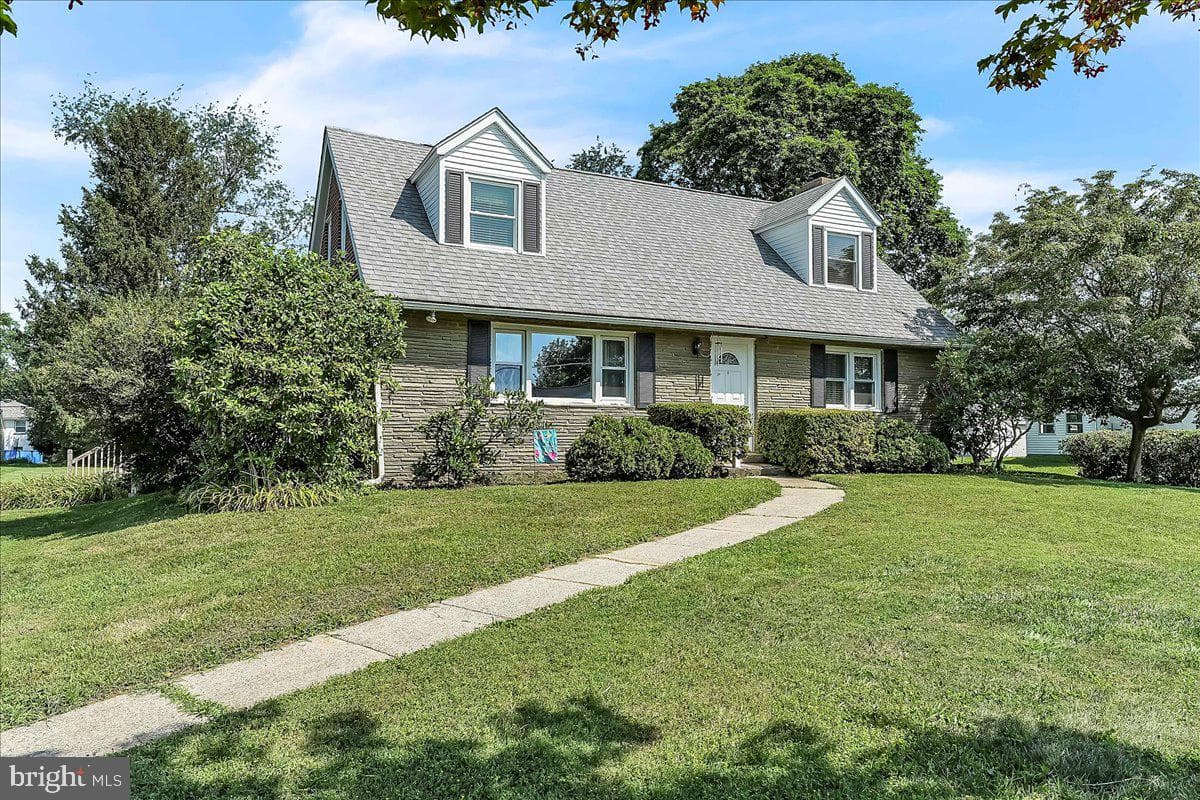 1541 Overhill Road photo 1