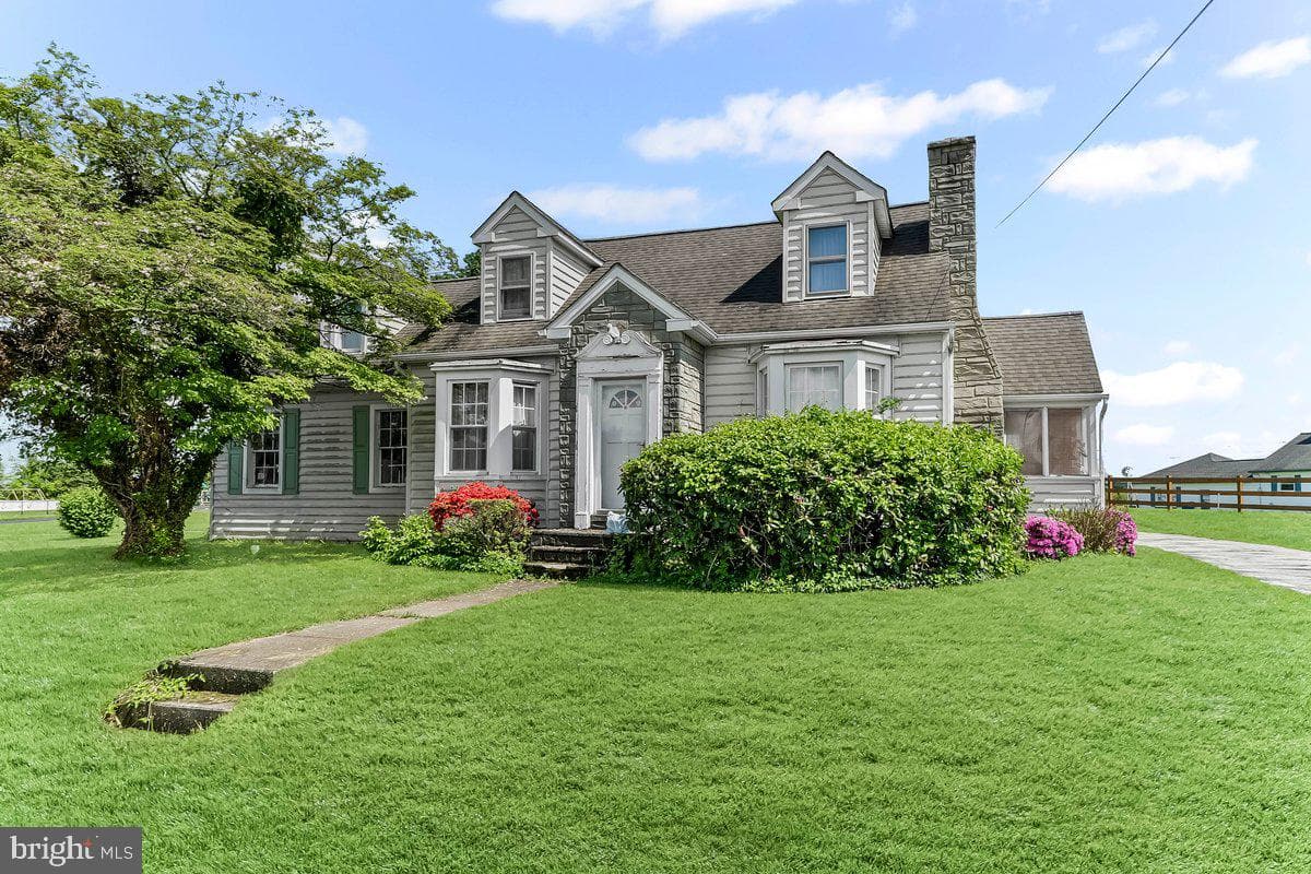 104 Hatfield Road photo 1