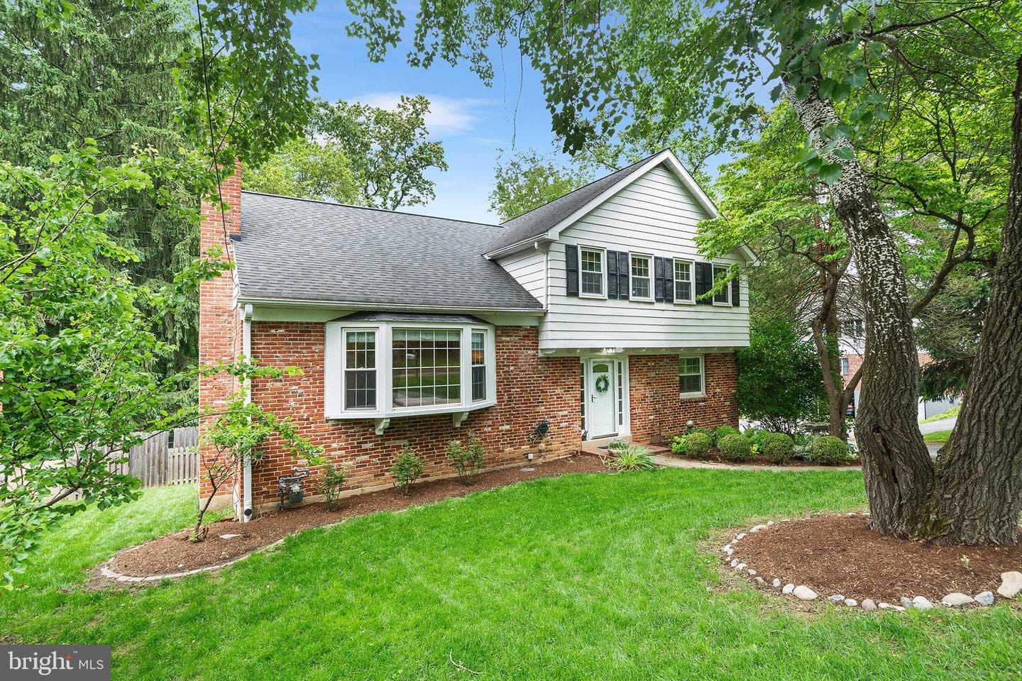 1579 Russell Road photo 1