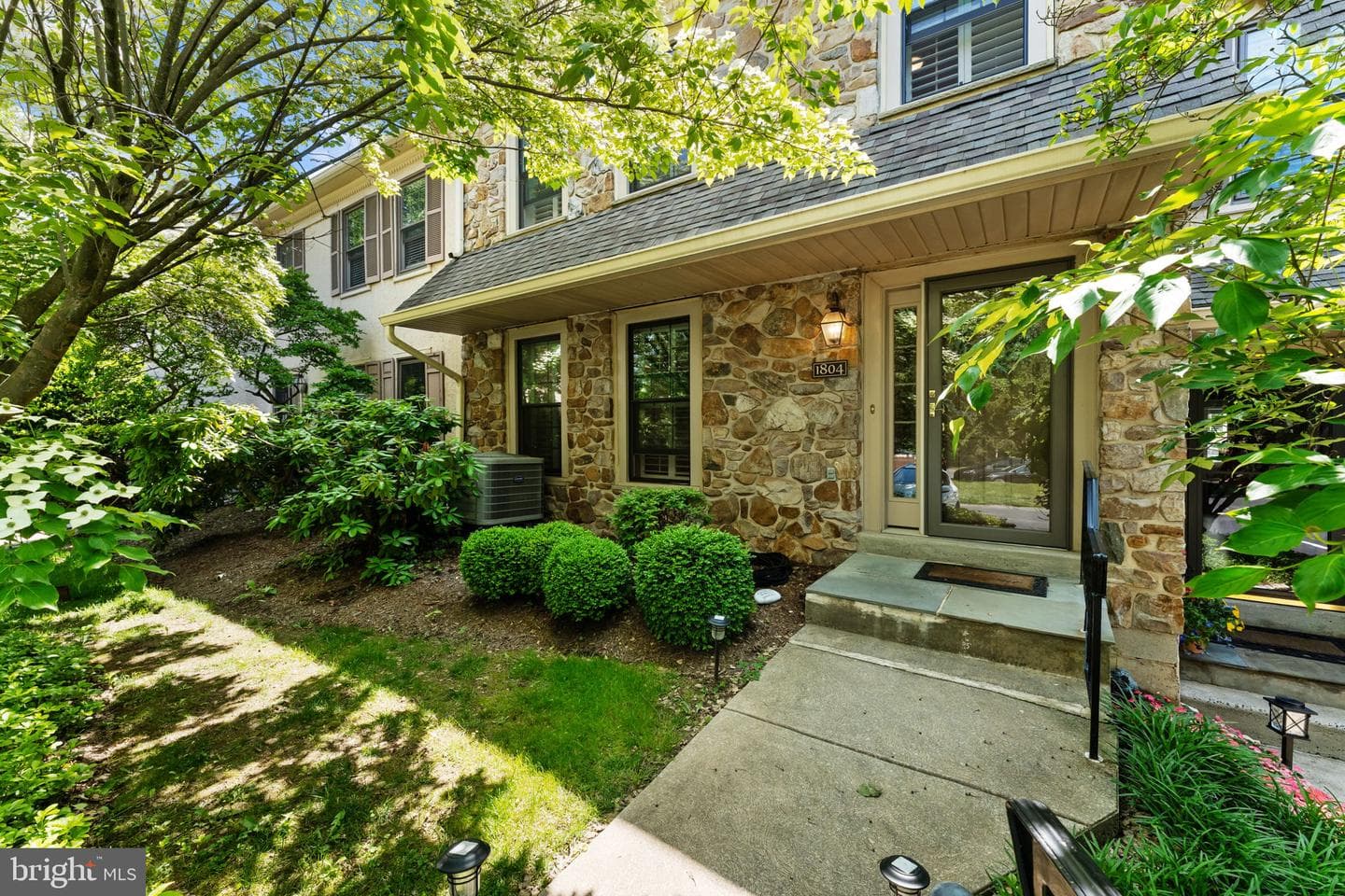 1804 Weatherstone Drive photo 1