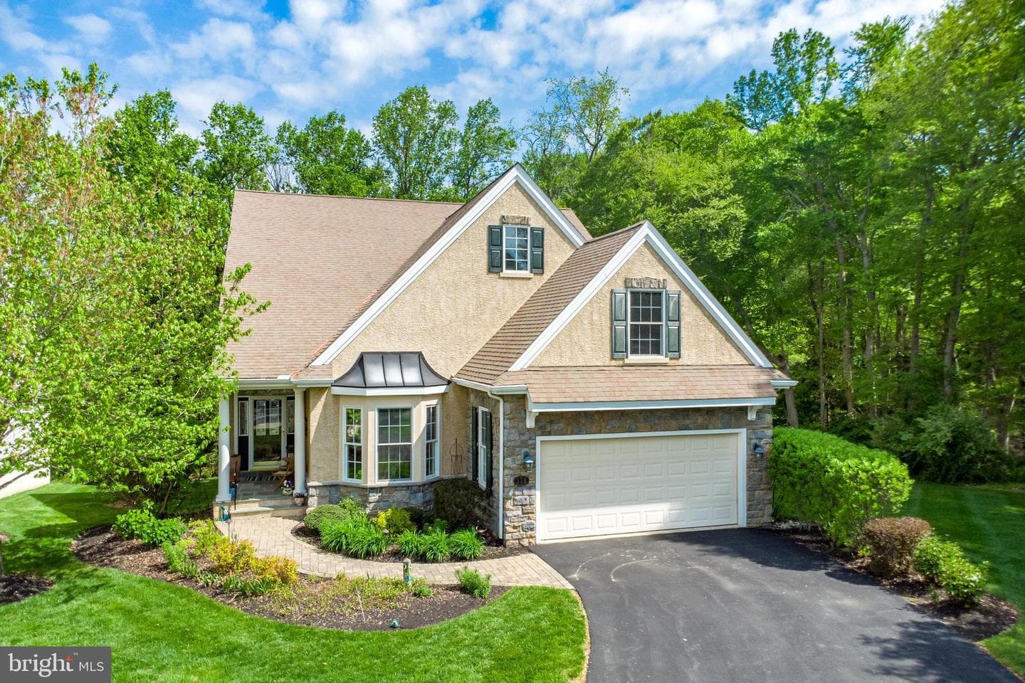 318 Hyde Park Road photo 1