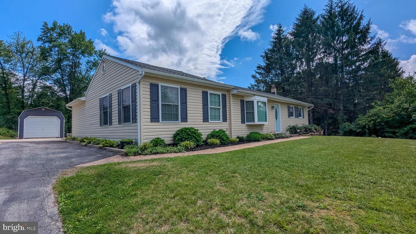 1298 E Kings Highway photo 1