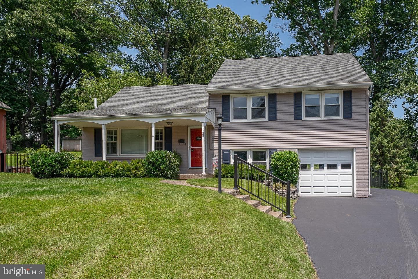 13 Bryan Avenue photo 1