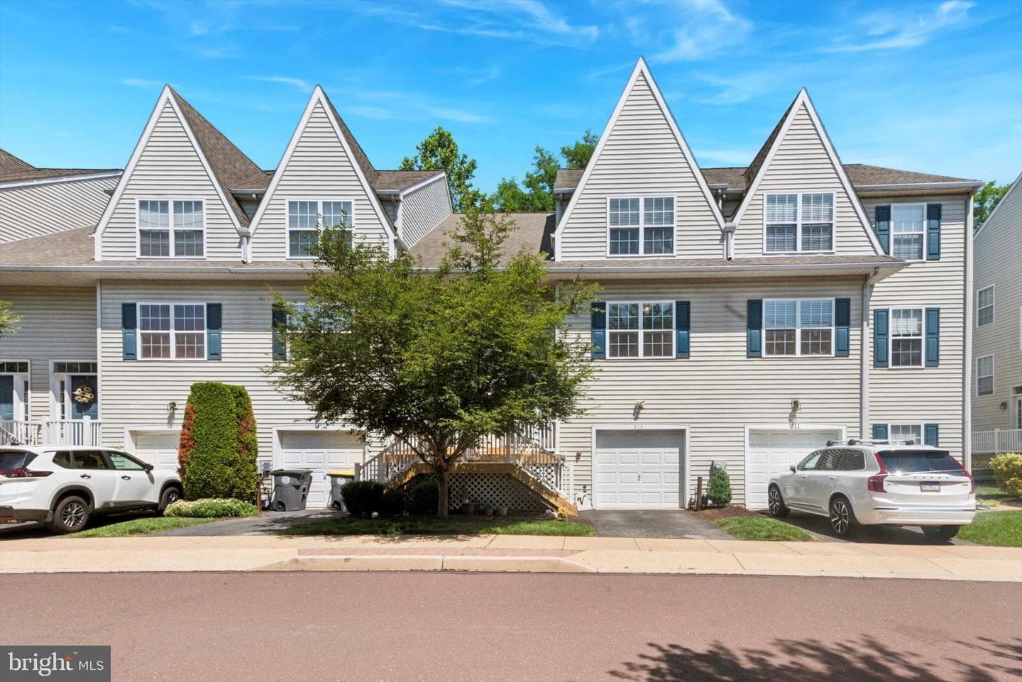213 Buchanan Court photo 1