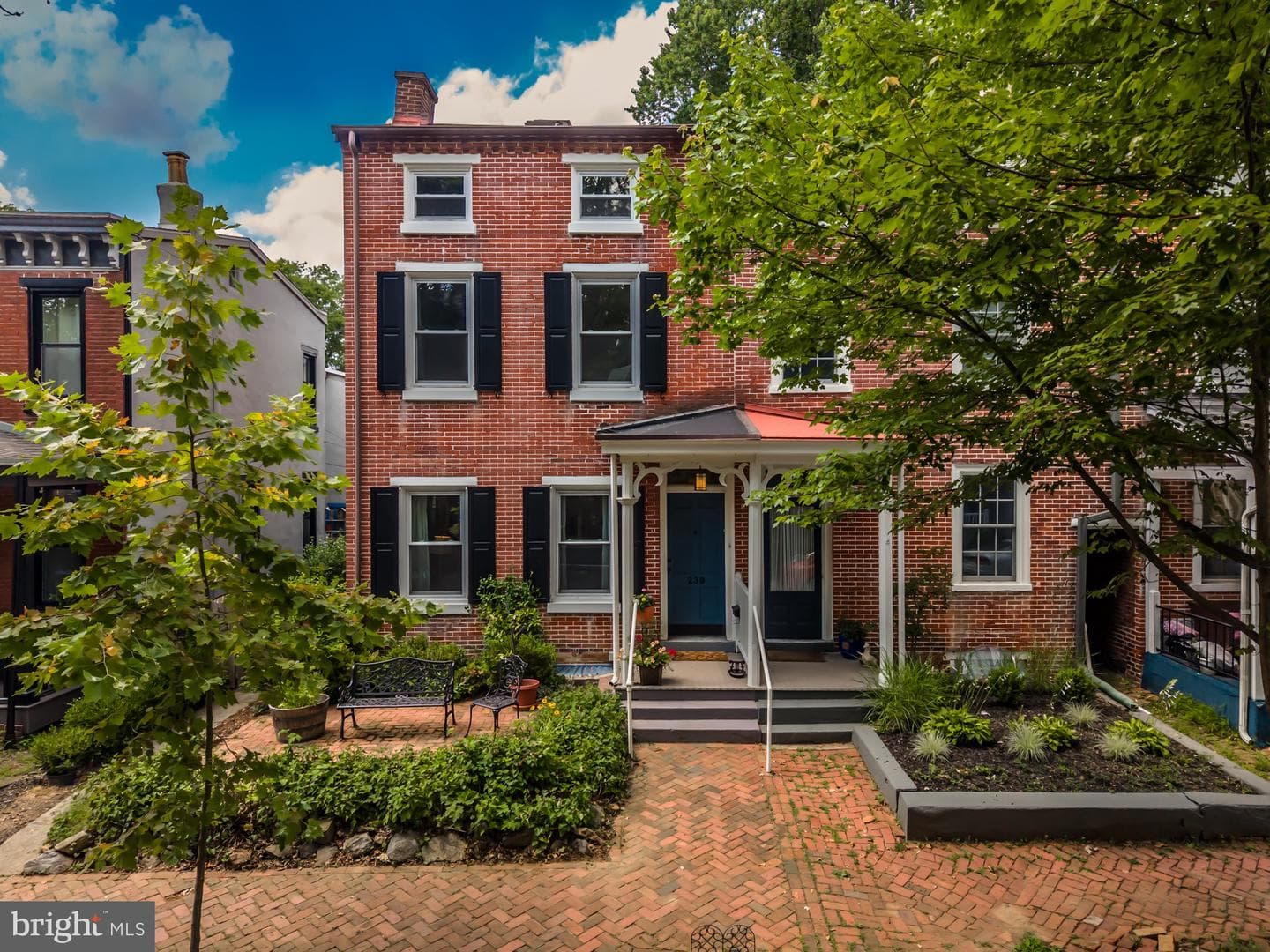 239 W Barnard Street photo 1