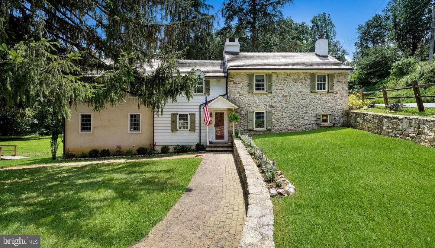 208 Hurley Road photo 1