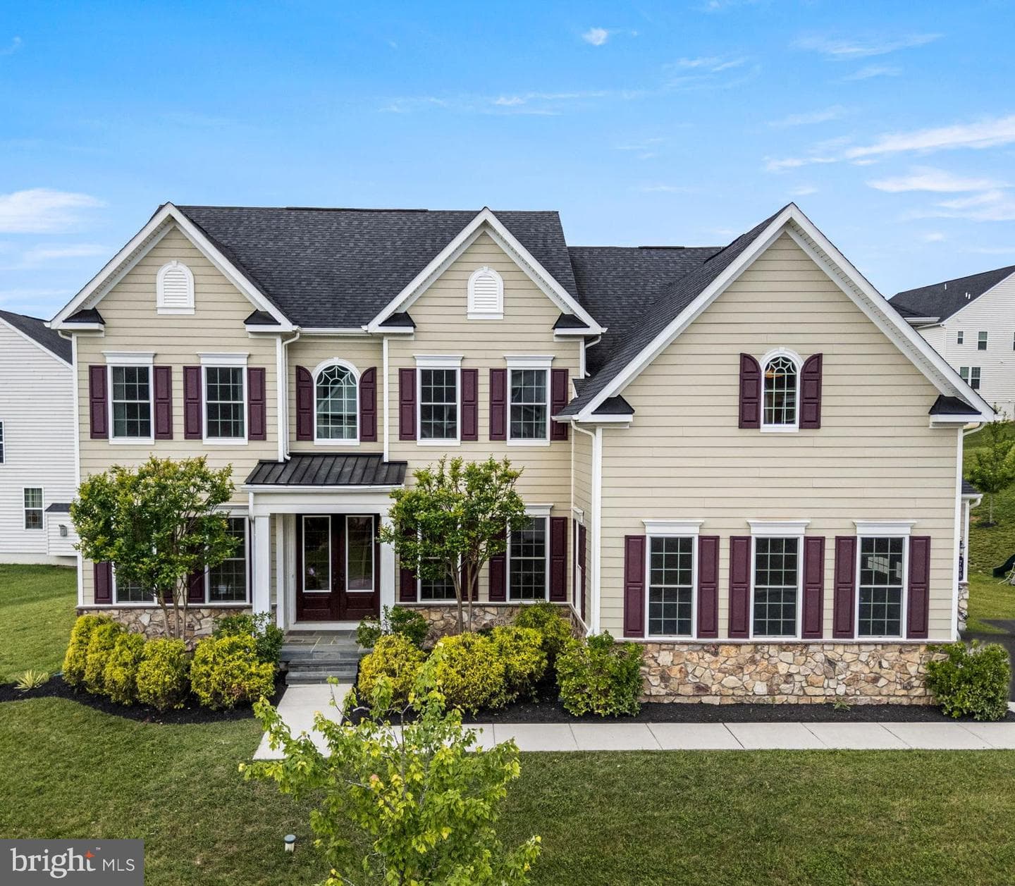 708 Stonecliffe Road photo 1
