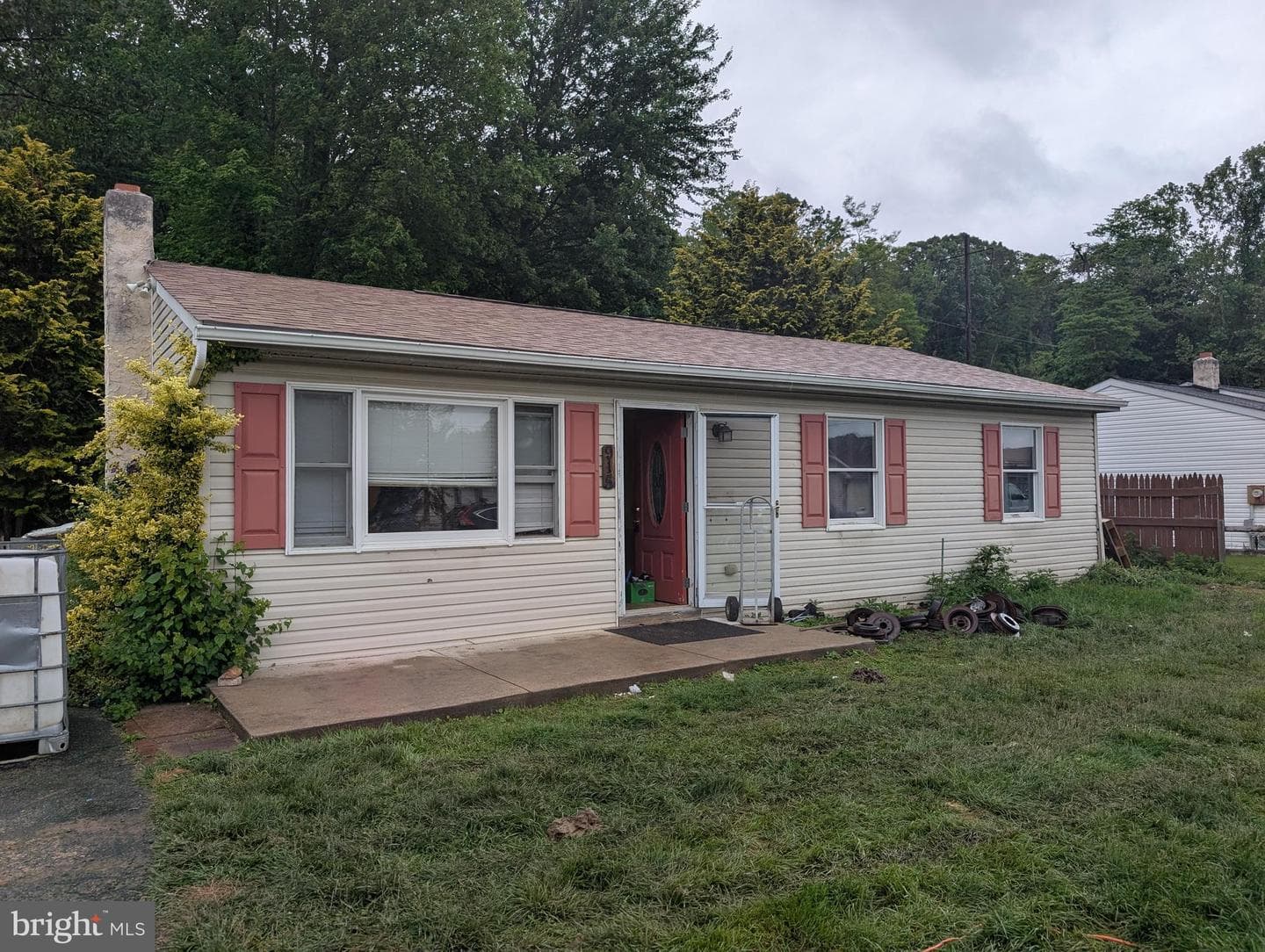 915 Charles Street photo 1