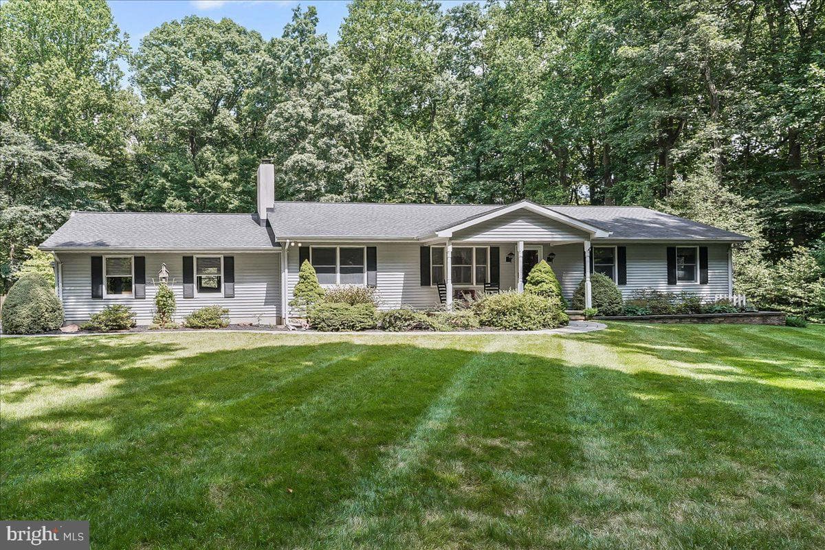 372 Hipkins Road photo 1