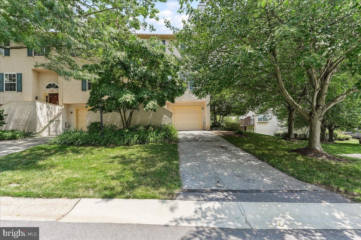 137 Whispering Oaks Drive #2001 photo 1