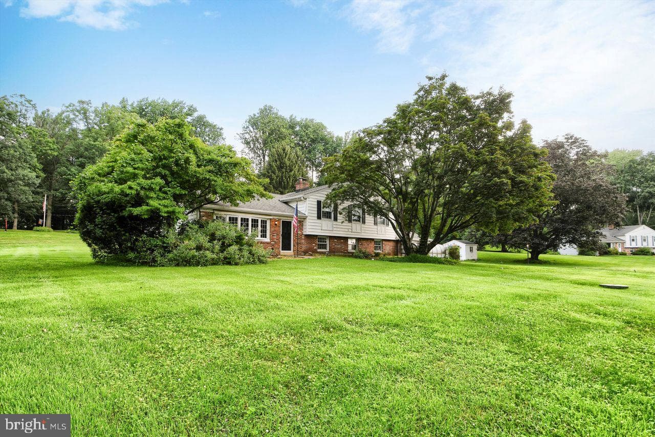 401 Leslie Lane photo 1