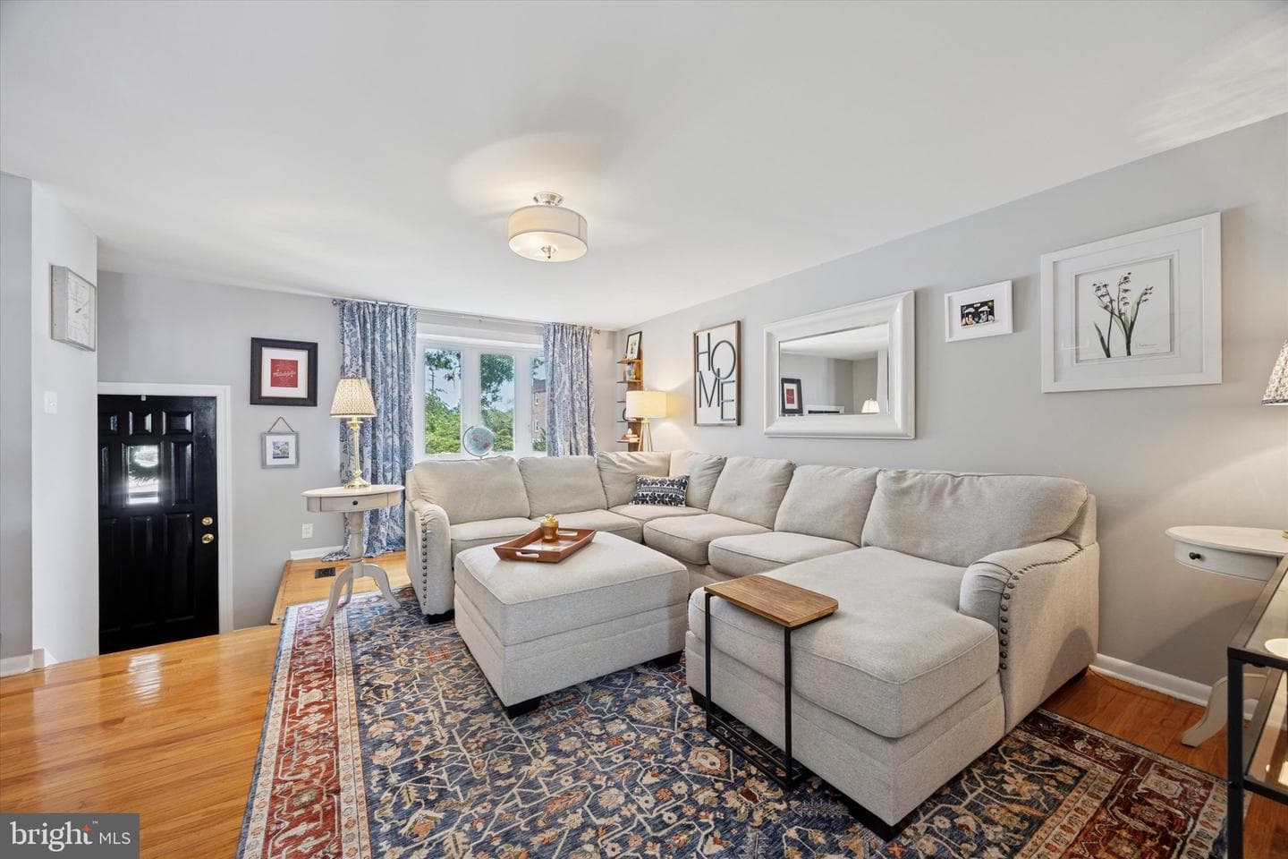 887 Oxford Avenue photo 1