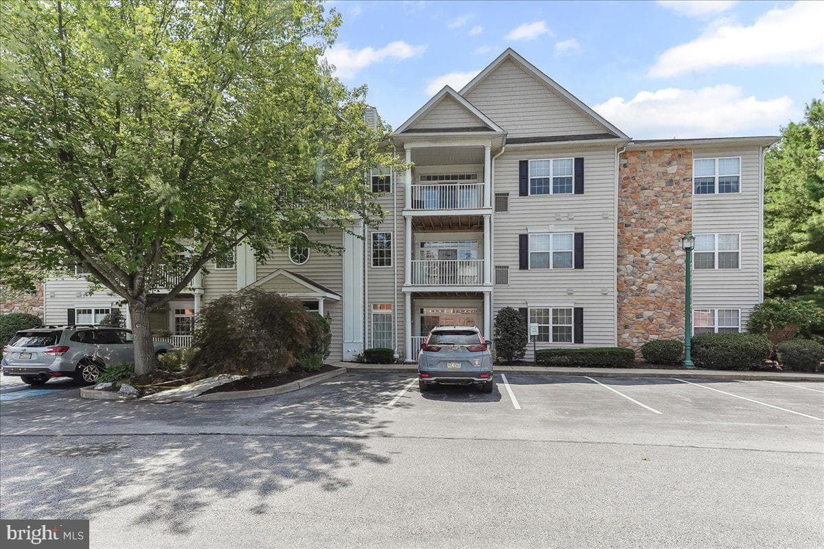 209 Victoria Gardens Drive photo 1