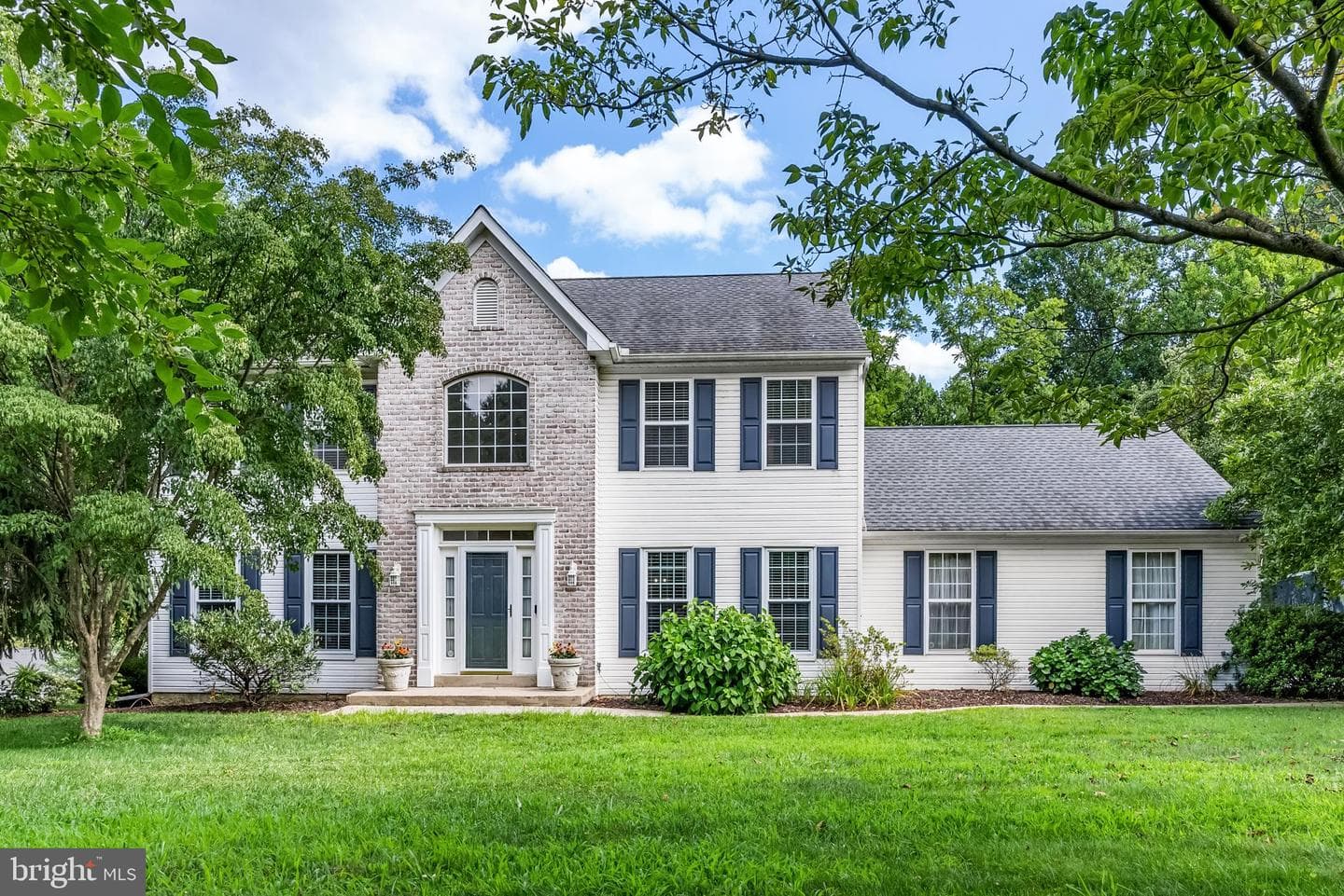 139 Hillside Lane photo 1
