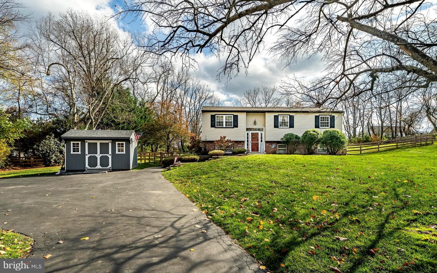 44 Glenview Drive photo 1