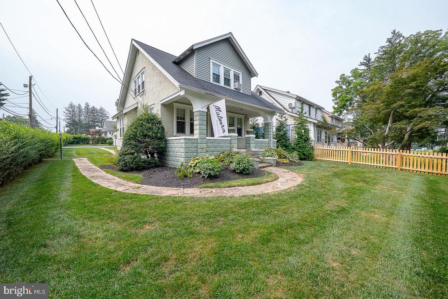 470 E King Street photo 1
