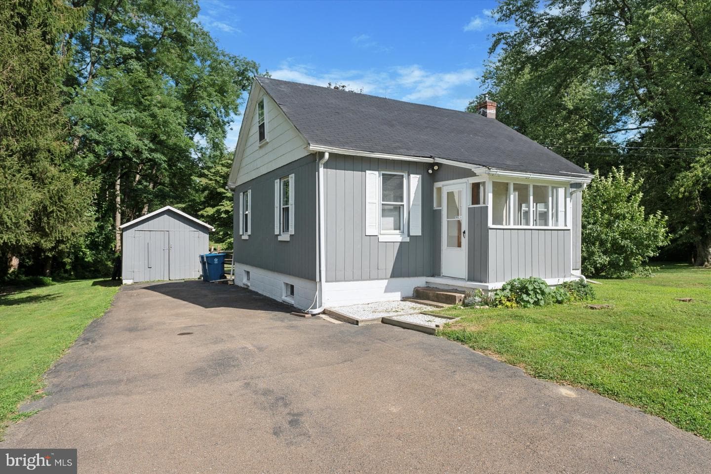 381 Rosehill Road photo 1