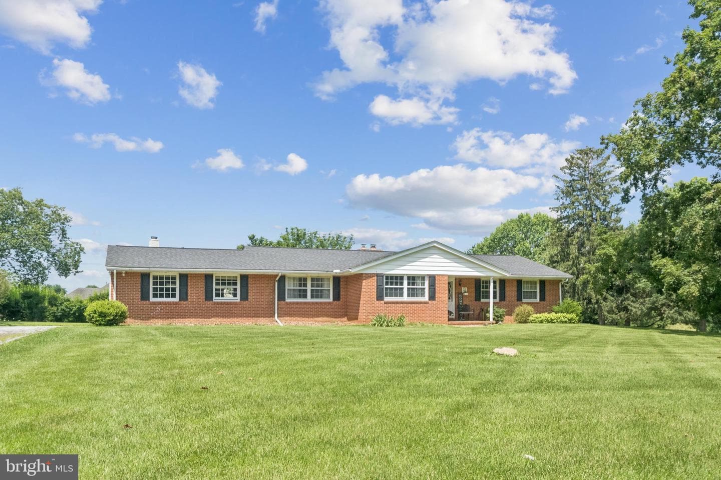 587 School House Road photo 1