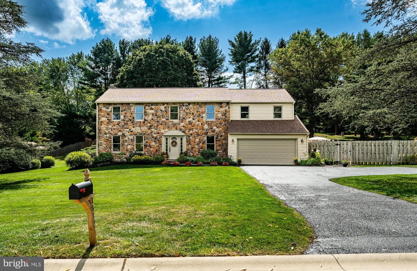 1512 Pennsbury Drive photo 1