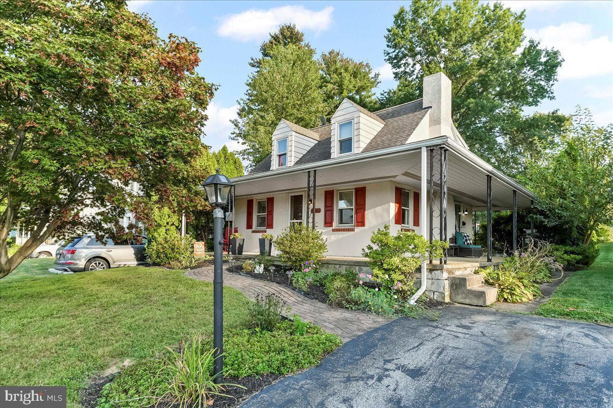 1504 Stirling Street photo 1
