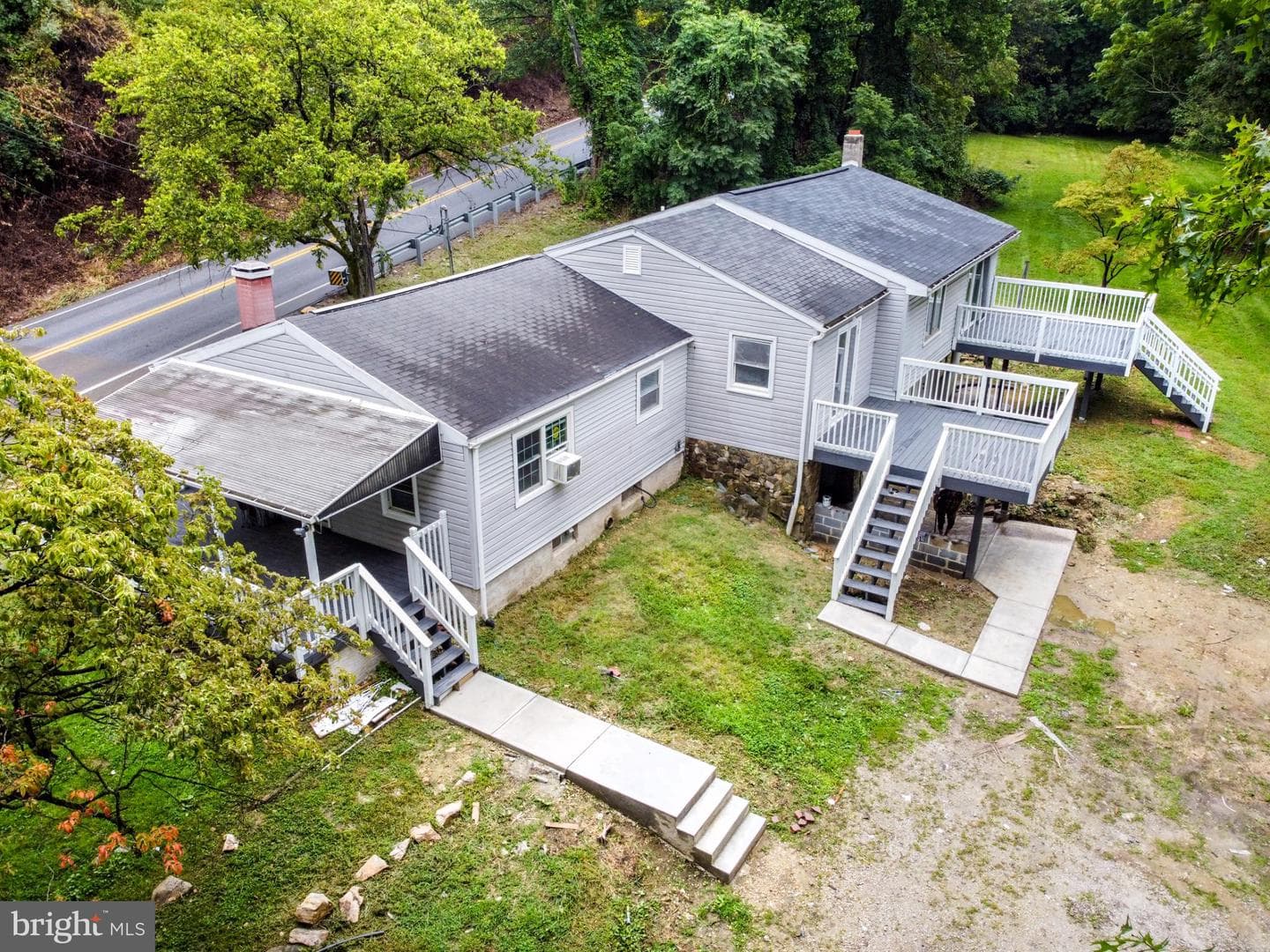 1425 Manor Road photo 1