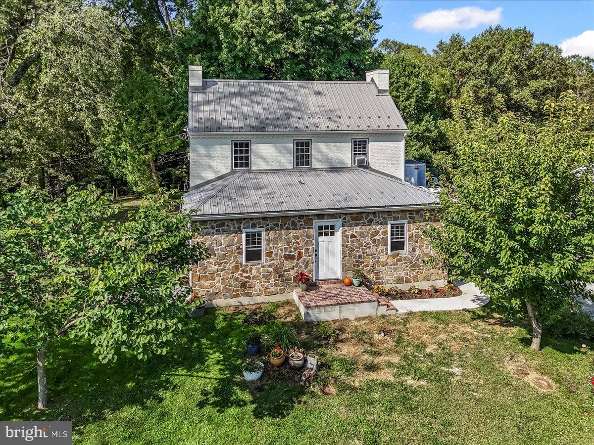 990 Chesterville Road photo 1