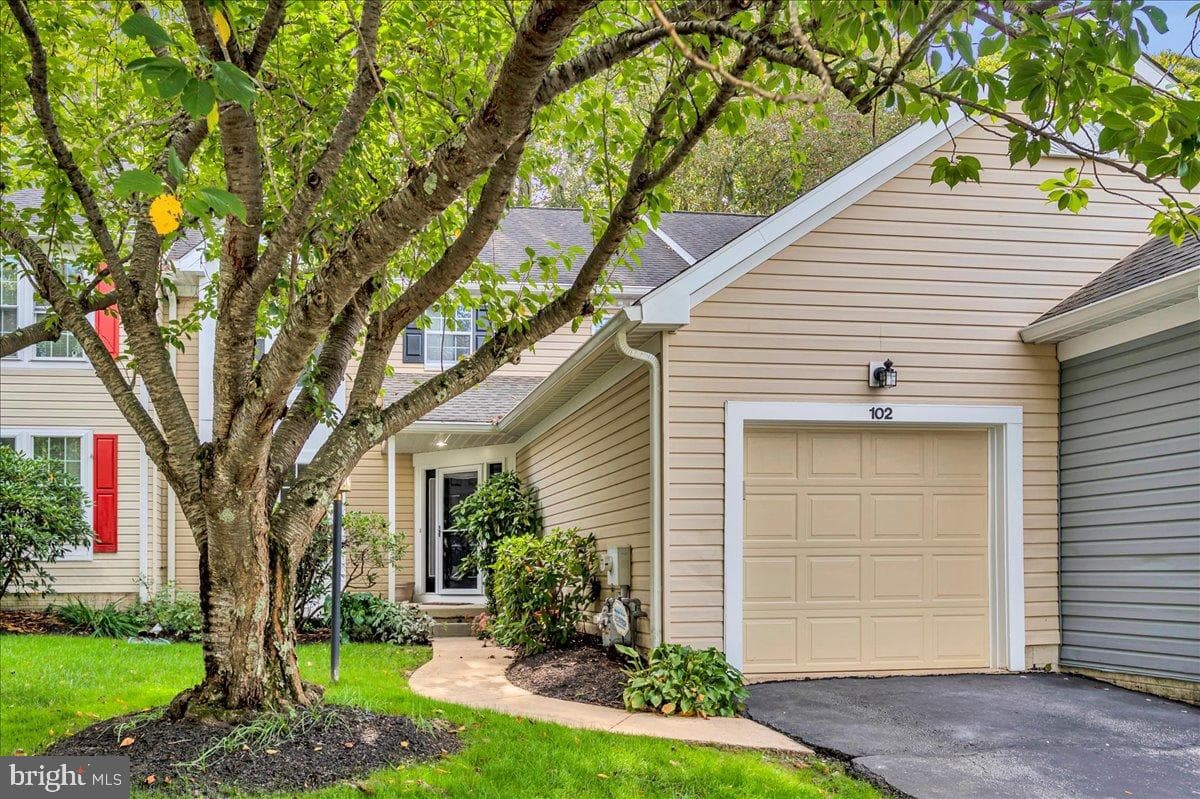 102 Alford Court photo 1
