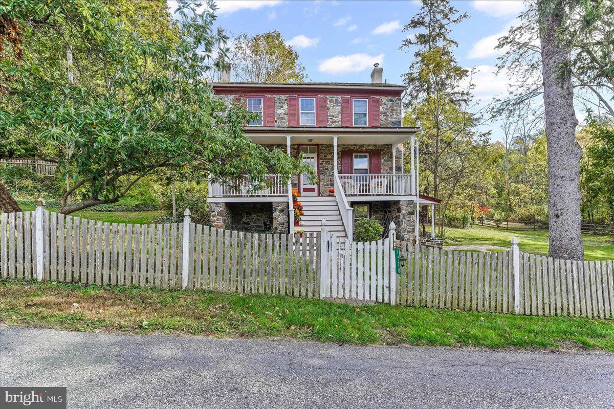 1420 Hollow Road photo 1