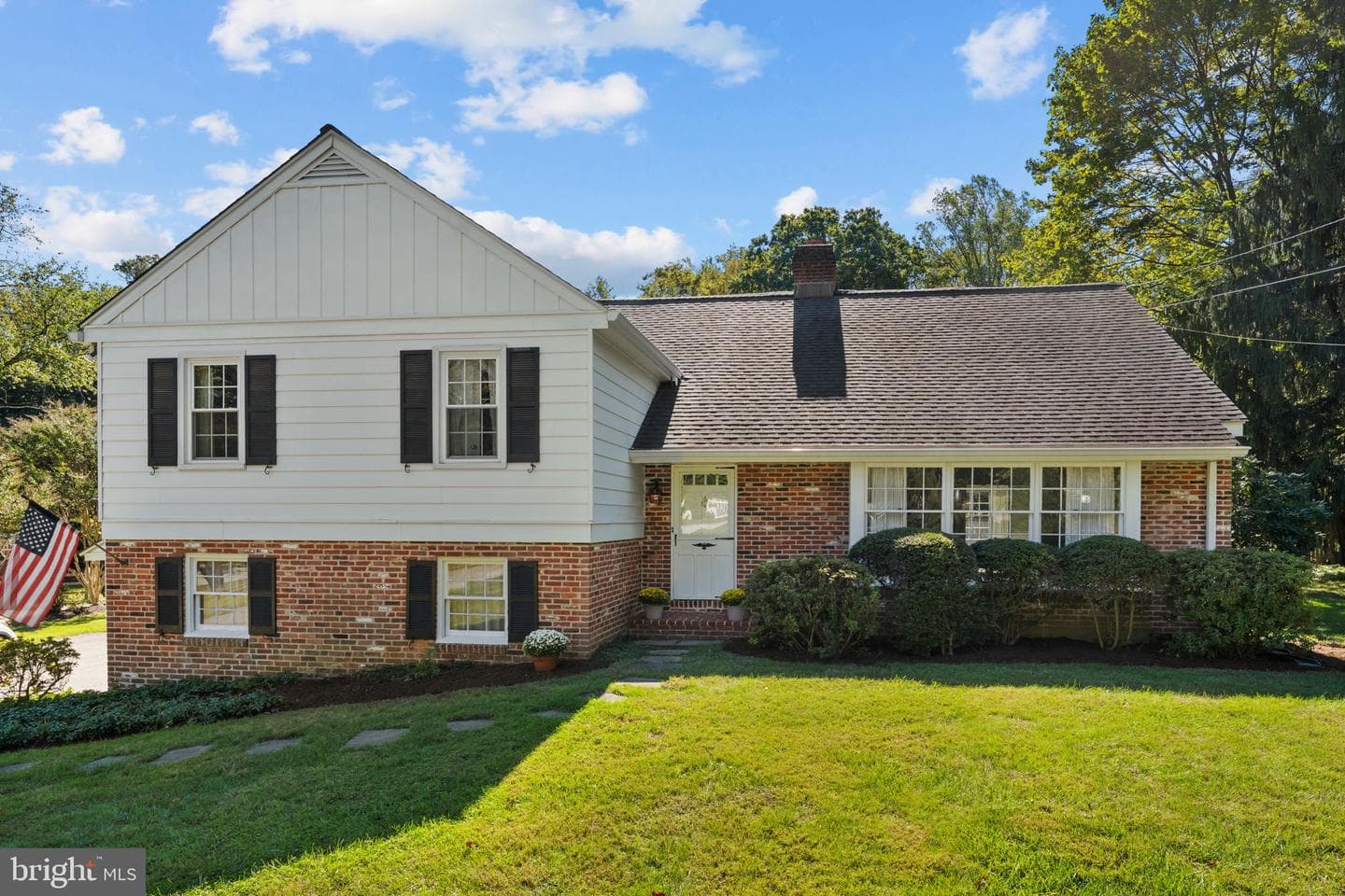 962 Weadley Road photo 1