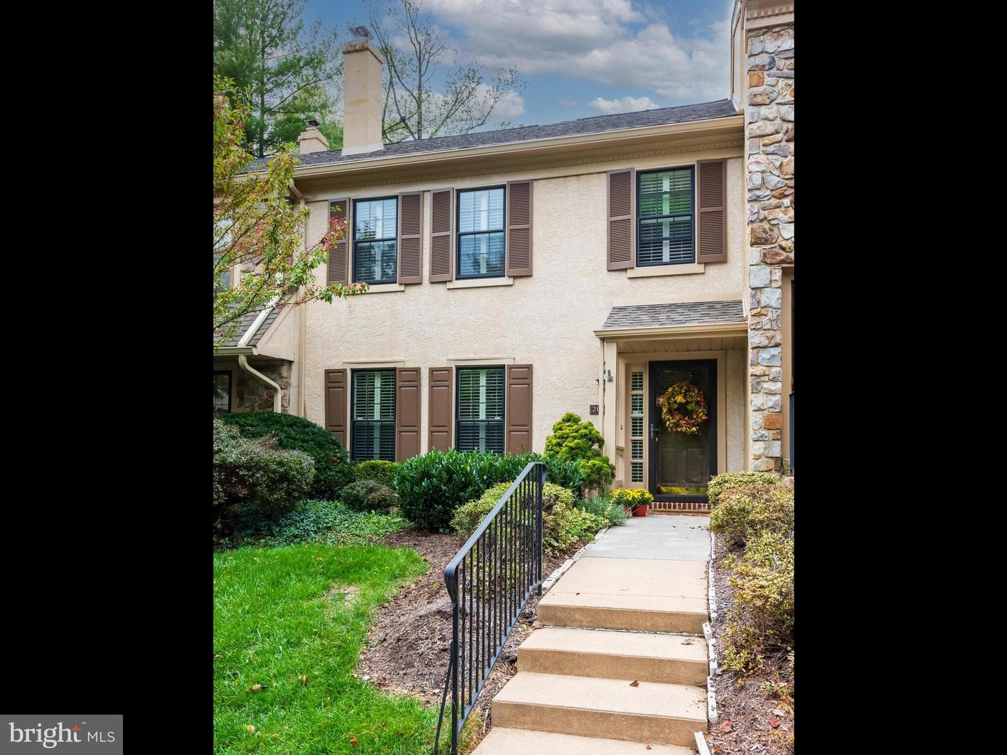 2104 Weatherstone Drive photo 1